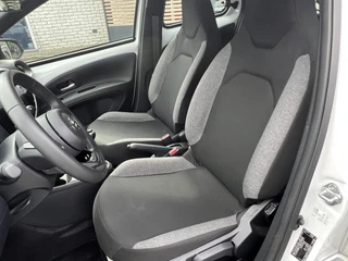 Toyota Aygo X PLAY / 13