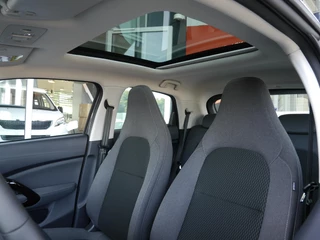 Leapmotor T03 Design 37.3 kWh | Nieuwe auto | Snel leverbaar! | Actieradius van 265 km (WLTP) Gecombineerd | Camera | Panoramadak | Adaptive cruise control | Dodehoek detectie | Lichtmetalen velgen / 11