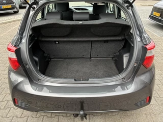 Toyota Yaris 5-DEURS NL-AUTO 1E-EIG DEALER-OND 5-DEURS AIRCO RADIO/CD  TREKHAAK ALL-SEASONS / 15