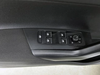 Volkswagen TAIGO 1.5 TSI R-Line Business | Automaat | Adaptive cruise | Parkeersensoren | Panoramadak / 32