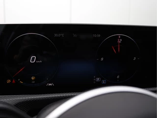 Mercedes-Benz A-Klasse 220 Launch Edition  | Widescreen | Camera | Org. NL / 35