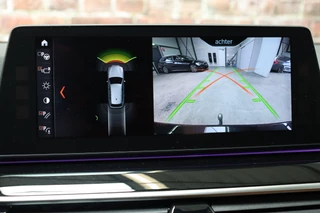 BMW 5 Series Touring 530i High Executive Luxury Line Automaat  / Navigatiesysteem Professional / Panoramadak / Trekhaak / Comfortstoelen / Driving Assistant Plus / Adaptieve LED-koplampen / Hifi / Stuurwielrand Verwarmd / Achteruitrijcamera / Head-Up Display / Stoelverwarming / 28