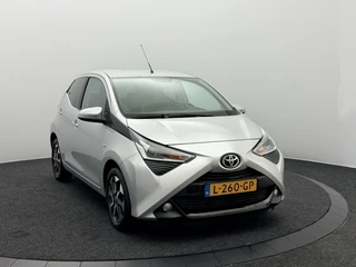 Toyota Aygo 1.0 VVT-i x-joy Automaat | ClimaTronic | Camera | Carplay&Android / 7