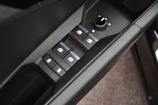 Audi Q4 Sportback e-tron 40 204pk S Edition 77 kWh SOH 91% Stoelverwarming Camera HUD Keyless ACC S-Line / 15