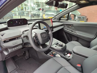 Toyota bZ4X Touring EXECUTIVE AWD 75 kWh NIEUW! PANODAK JBL-AUDIO 1500KG TREKGEW LM-VELGEN 20" 4S-BANDEN STOELVERW/KOELING STUURVERW BLIND SPOT WARMTEPOMP EL-ACHTERKLEP / 5