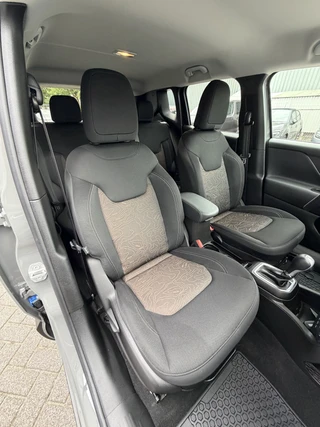 Jeep Renegade 4xe 240 Plug-in Hybrid Electric Trailhawk (Navigatie - LED - Keyless Entry - Parkeersensoren V+A - Automatische Airco - 4WD - 17" incl 4S - Dodehoek detectie) / 12
