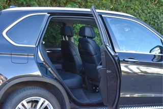 BMW X5 xDrive40e High Executive 313 pk Innovation Pack | NL-Auto | Elekt.trekhaak | 360 gr.camera | Memorystoelen | Pano.dak | HUD | Sfeerverlichting / 12