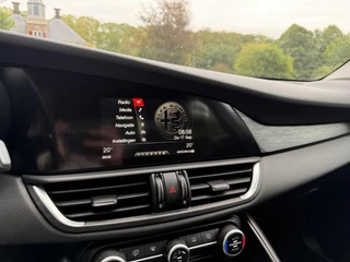 Alfa Romeo Giulia 2.0T Business / 15