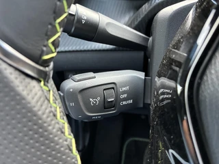 Peugeot 2008 1.2 Hybrid 145pk GT | Automaat | Dode hoekbewaking | Rondom zicht camera | Navigatie full map | 17 inch LichtMetaal / 25