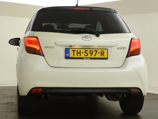 Toyota Yaris 1.0 VVT-i Trend Bi-Tone | LMV | Camera | Cruisecontrol | / 11