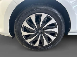 Ford Fiesta 1.0 EcoBoost Hybrid Titanium | Apple Carplay / Android Auto | Stoel + Stuurverwarming | Cruise Control | Parkeersensoren Achter | Lichtsensor | Climate Control | Verwarmbare Voorruit / 9