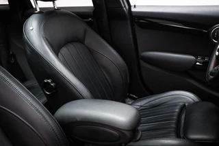MINI 5-Deurs 2.0 Cooper S Chili Serious Business | PANORAMADAK | HEAD UP | LEDER | STOELVERWARMING | CLIMA / 11