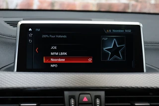 BMW X2 sDrive20i High Executive M Sport Pakket Automaat  / Navigatiesysteem Plus / Leder / Panoramadak / Stoelverwarming / LED / Harman Kardon / 19 Inch / Head-Up Display / Parkeersensoren voor+achter / Climate Control / Shadow Line / 29