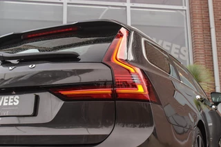 Volvo V90 2.0 B4 Business Pro Inscription| BTW auto | 1e eigenaar | NL auto | 20 inch | Panoramadak | Harman Kardon | BLIS | Stuurverwarming | Stoelverwarming | Head-up | Trekhaak | Cruise control / 43