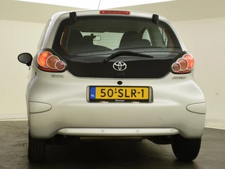Toyota Aygo 1.0-12V Comfort Navigatie | 1e eigenaar | PDC / 14
