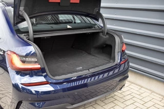 BMW 3 Serie 330e M Sport Individual  | 19'' Wielen | Lederen Bekleding | CarPlay | Audio Media Pack | 1e Eigenaar | / 35