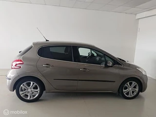 Peugeot 208 1.4 VTi Allure / 7
