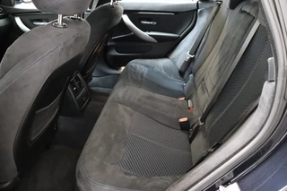 BMW 4 Serie Gran Coupé 420i Executive M Sport Pakket Automaat  / Navigatie / Trekhaak / Xenon / Parkeersensoren / 18 Inch / Climate Control / Bluetooth / Shadow Line / Lichtpakket / Cruise Control / 15