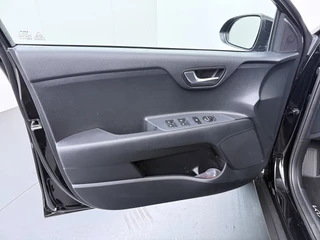Kia Stonic 1.0 T-GDi MHEV DynamicLine  - Apple Carplay/Android Auto - Achteruitrijcamera - Cruise Control - Fabrieksgarantie t/m 07-2032 / 22