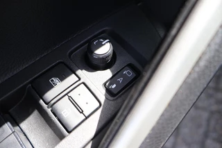 Toyota Corolla Cross 2.0 HYBRID 184PK FIRST-EDITION BLIND-SPOT EL-ACHTERKLEP LM-VELGEN KEYLESS PARK-SENSOREN STOELVERW DRAADLOOS-LADEN AD-CRUISE BLUETOOTH / 39