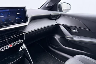 Peugeot 208 1.2 Hybrid 145 e-DCS6 GT 2+6 Jaar Garantie / Voordeel / 22