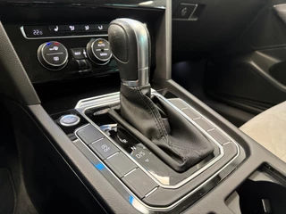 Volkswagen Passat Variant 1.4 TSI ACT Connected Series  R-line Carplay Navigatie 24 Maanden garantie* (Vraag naar de voorwaarden) / 15