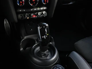 MINI 5-Deurs 1.5 Cooper MINI Yours LEDER | AUT. | SPORTSTOELEN | CAMERA | STOEL/STUURVERW. | CRUISE | NAVI | / 22