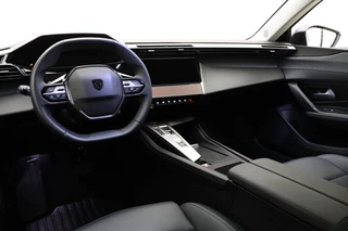 Peugeot 308 SW 1.2 PureTech Allure | Apple carplay/Android auto | Parkeercamera V + A | Electronic climate control | Draadloze telefoonlader | Stoelverwarming | Navigatie | Parkeersensoren V+A | Automaat / 8