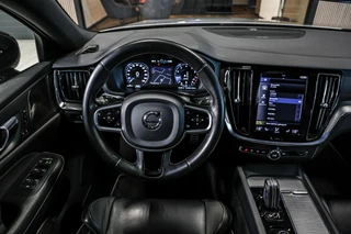 Volvo S60 2.0 B4 R-Design|H&K|Leer|Trekhaak|Carplay|ACC|ECC| / 2