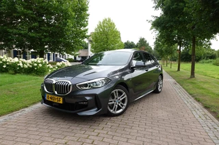 BMW 1 Serie 118i High Executive M-Sport | Panodak | Stoelverw. | LED | DAB | Camera | BTW |