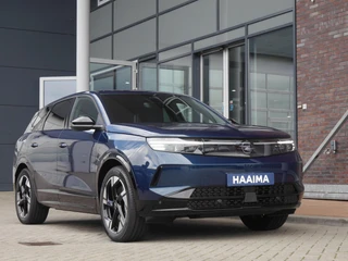 Opel Grandland Electric Business Edition 73 kWh | Elektrisch verstelb. bestuurdersstoel met geheugen | Elektrisch glazen panorama-dak | Voorstoel(en) met massagefunctie | Achterbank verwarmd | Warmtepomp | 20 inch Lichtmetalen velgen Diamond Cut