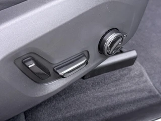 Volvo XC60 2.0 T6 Plug-in hybrid AWD Plus Dark / 47
