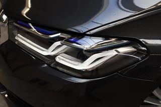 BMW 5 Serie Touring 520i High Executive Luxury Line Automaat  / Live Cockpit Professional / Laser Light / Cruise Control / Achteruitrijcamera / Stoelverwarming / Climate Control / Comfort Stoelen / Parking Assistant / 18 Inch / 8