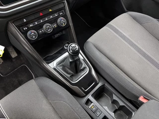 Volkswagen T-Roc 1.0 TSI Style | Adaptive cruise control | Stuur & Stoelverwarming | Camera | CarPlay / 9