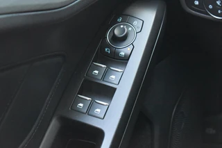 Ford Focus Wagon 1.0 EcoBoost Hybrid Titanium / 18