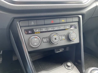 Volkswagen T-Roc 1.0 TSI Style 116 pk  | adaptieve cruise control | navigatie | parkeersensoren | all season banden | climate control / 30