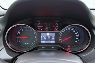 Opel Grandland X 1.2 Turbo Business Executive | Electrische achterklep | Navigatie | Camera | Half lederen bekleding | DAB radio | Apple Carplay | Extra getint glas / 22