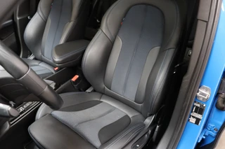BMW X1 sDrive18i High Executive M Sport Pakket Automaat  / Navigatiesysteem Professional / Panoramadak / 18 Inch / LED / Stoelverwarming / Achteruitrijcamera / Extra Getint Glas / Harman Kardon / Shadow Line / Parkeersensoren voor+achter / 11