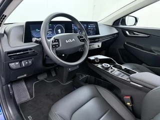 Kia EV6 Light 77.4 kWh SOH 100% | 3.000KM UNIEKE KM-STAND | KIA DEALER ONDERHOUDEN | 1E EIGENAAR | LEDEREN BEKLEDING | CAMERA | ADAPTIVE CRUISE | KIA GARANTIE TOT 10-2030 | BTW VERREKENBAAR / 19