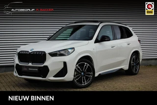 BMW iX1 xDrive30 67 kWh // 99,2% SoH | M-Sport | Panoramadak | Harman Kardon | HUD | 360 CAM | Massage| Elek. + Memory | Sfeerverlichting