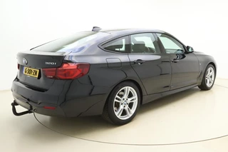 BMW 3-serie Gran Turismo 320i High Executive Edition | Lederen bekleding | M Sport pakket | Trekhaak | Stoelverwarming | Keyless | Navigatie | Weinig kilometers | Climate control / 2