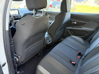 Peugeot 3008 1.2T 130pk Blue Lease Executive | Dealeronderhouden | Trekhaak | Navigatie | Parkeersensoren | Climate Control | Apple Carplay/Android Auto / 18