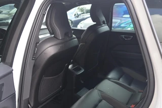 Volvo XC60 T6 Recharge AWD R-Design | Trekhaak | Parkeercamera |Panoramadak | Longe Range | Keyless / 25