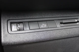 Peugeot 3008 1.2 PureTech Première  | Panoramadak | Camera | Trekhaak | Elekt. achterklep | Navigatie / 23