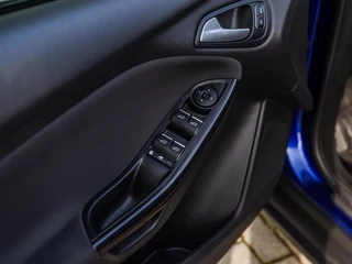 Ford Focus Wagon 1.0 Titanium Edition Xenon | Keyless | Navi | Camera | Stoel+stuurverwarming | Cruise control | PDC v+a / 32