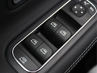 Mercedes-Benz A-Klasse 220 Launch Edition  | Widescreen | Camera | Org. NL / 24