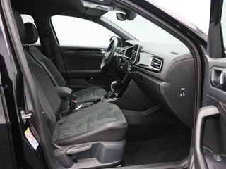 Volkswagen T-Roc 1.5 TSi 150 Pk Automaat R-Line Business | Trekhaak | Stoelverwarming | Camera | Adaptive Cruise | Carplay | Navigatie | 17 Inch | 20.604 Km !! / 39