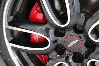 MINI Countryman John Cooper Works ALL4 Chili Automaat  / Navigatiesysteem Plus / Leder / Panoramadak / Harman Kardon / Stoelverwarming / Achteruitrijcamera / 19 Inch / Sportstoelen / Parkeersensoren voor+achter / Climate Control / Head-Up Display / 7