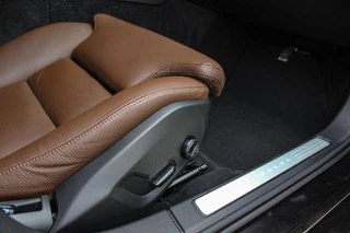 Volvo V60 2.0 B4 Inscription | NL auto | 2e eigenaar | BTW auto | Stuurverwarming | Leer | Cruise control | DAB | Camera | LED | Navigatie | Bluetooth | PDC / 18