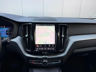 Volvo XC60 2.0 T6 Plug-in hybrid AWD Plus Dark Panorama|H/K Audio|Keyless / 16
